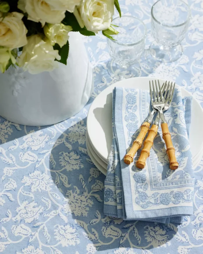 napkins-and-table-cloth-819x1024