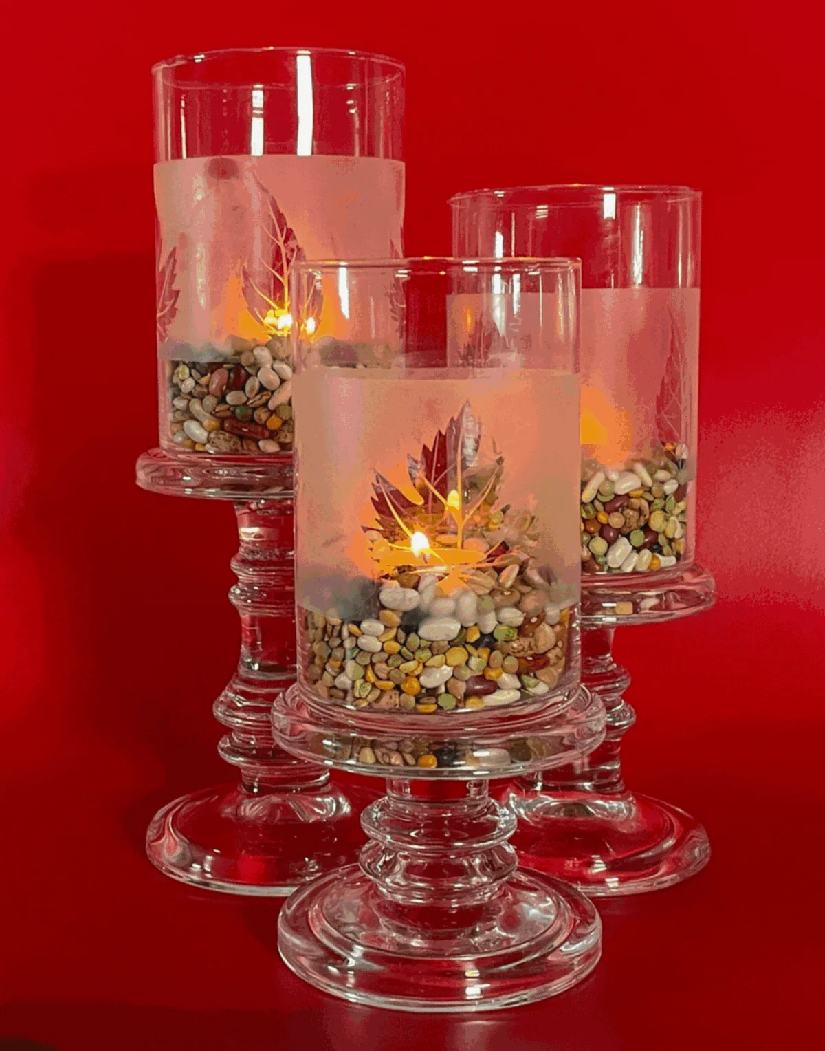 Cozy candlelight and autumn leaves set a warm Thanksgiving table mood